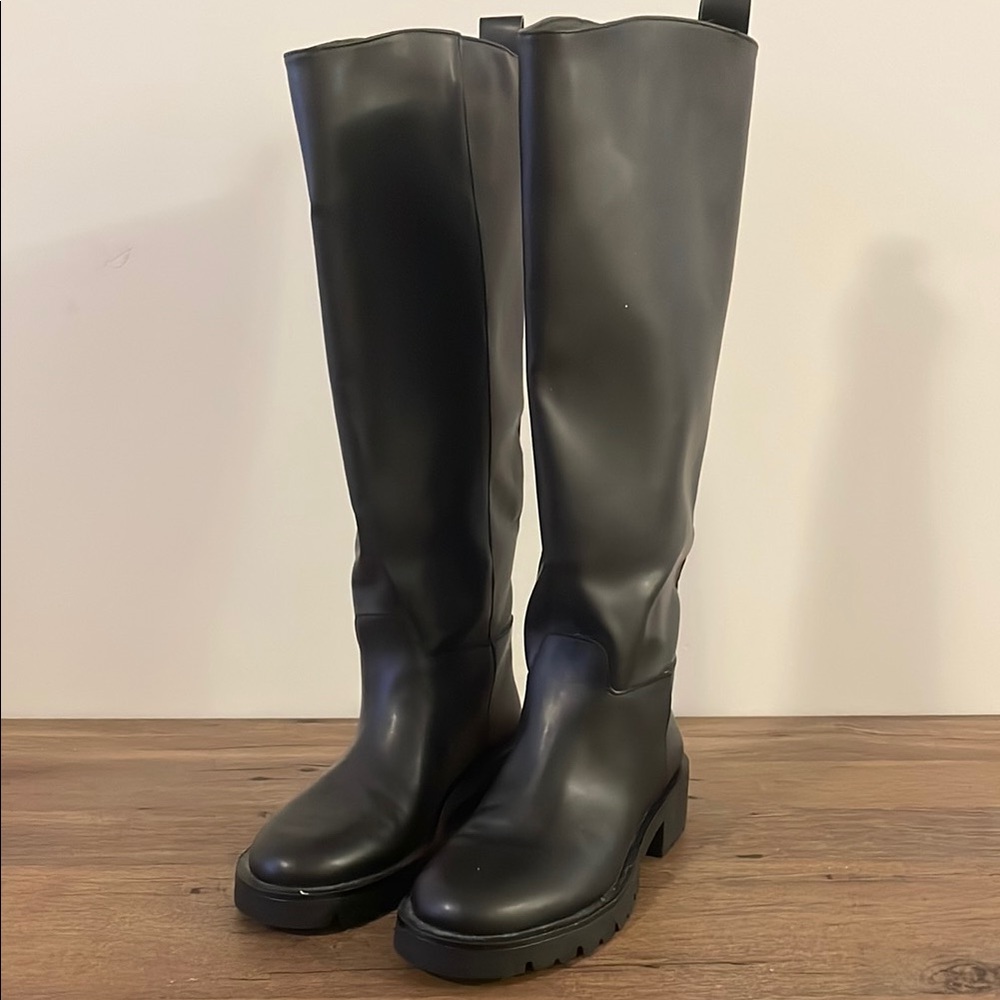 H&M Black Knee High Boots with Minimalist Design
